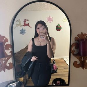 Meet your Posher, Leslie